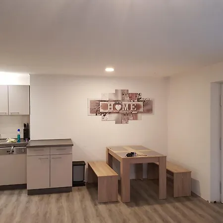 Apartment Lila Pause